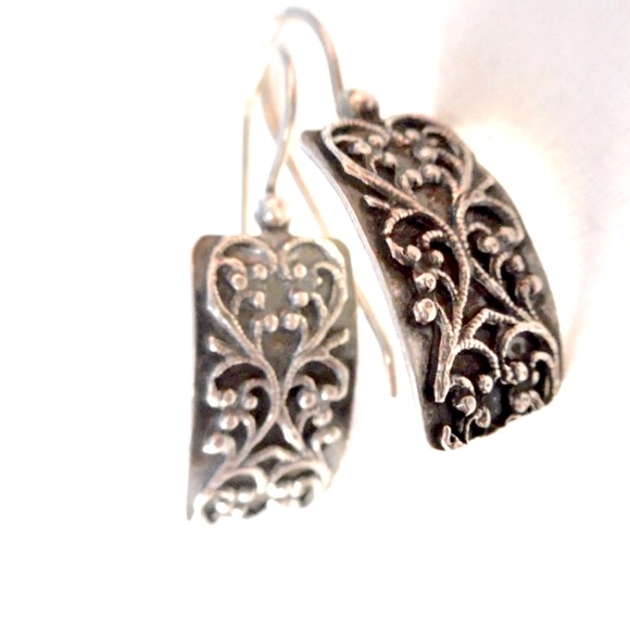 Silpada Vintage Sterling Silver Oxidized Filagree Etched Floral Design Earrings - Picture 3 of 9